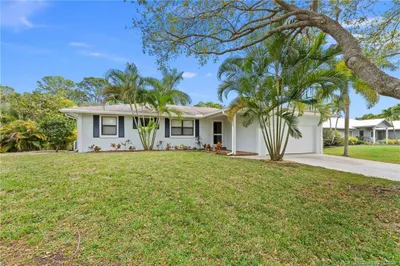 643 SW River Court 1