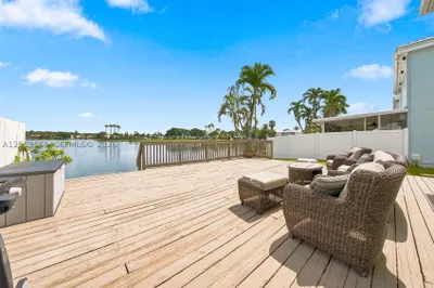 6633 Bayfront Dr 1