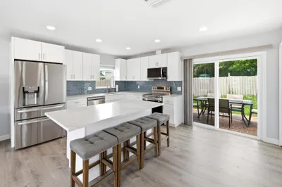 225 SE Airoso Boulevard 1