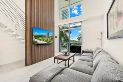 2000 METROPICA Way #216 1