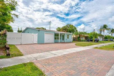 2510 NE 9th Ave 1