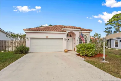 121 Woodlake Circle 1
