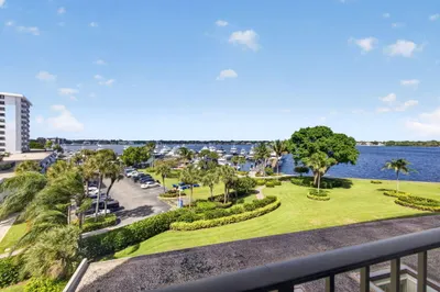 136 LAKESHORE Drive #511 1