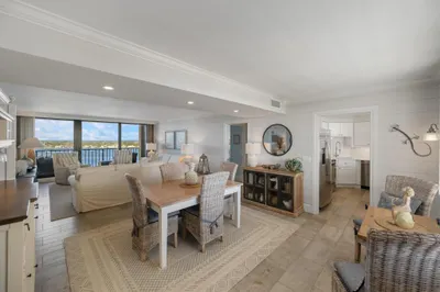 136 Lakeshore Drive #Ph-13 1