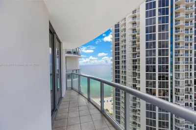 18683 Collins Ave #2008 1