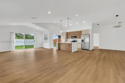 16 Gables Blvd 1