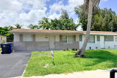 6885 SW 16th Court 1