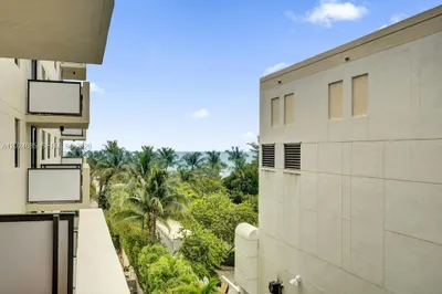 1623 Collins Ave #512 1