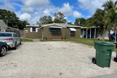 319 SW 15th Street 1