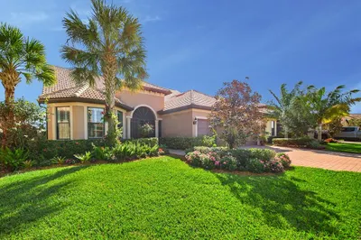 317 SE Huntington Circle 1
