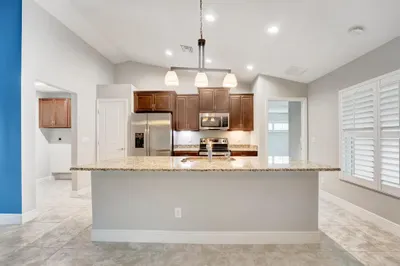 242 SW South Quick Circle 1