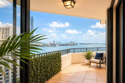 520 Brickell Key Dr #A1904 1