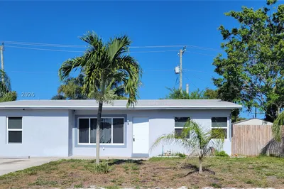 2560 NE 8th Ter 1