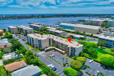 890 N Federal Highway #206 1