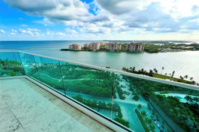 300 S Pointe Dr #2203 1
