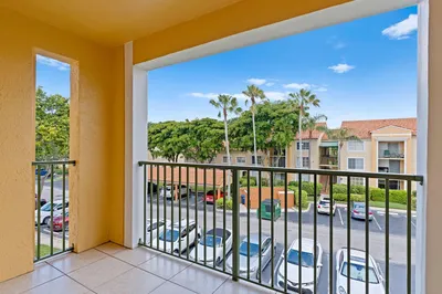 135 YACHT CLUB Way #305 1