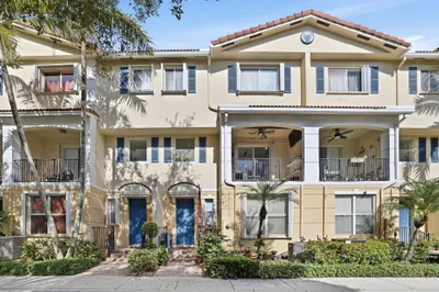 2905 S Greenleaf Circle 1