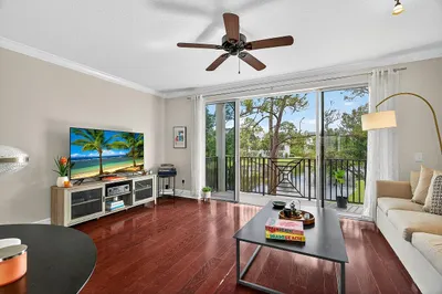 1685 42nd Square #101 1