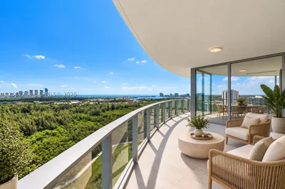 2411 Laguna Circle #2011 1