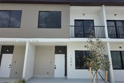 1305 NW 4th Ter #1305 1