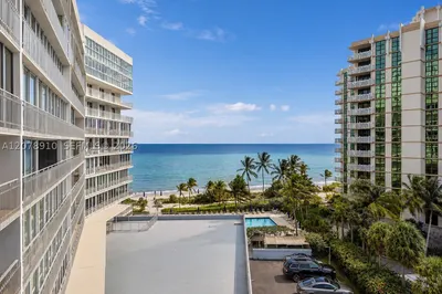 600 Grapetree Dr #7ES 1