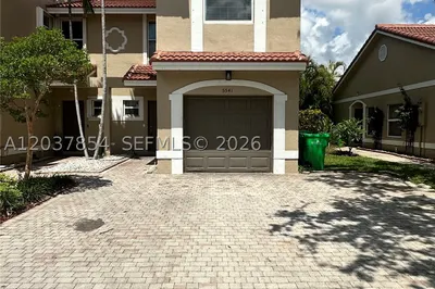 5541 NW 90th Ter #5541 1