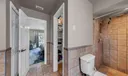 En suite primary bathroom