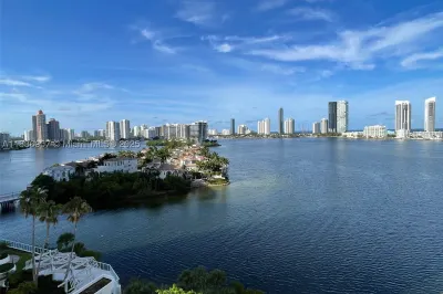3000 Island Blvd #1103 1