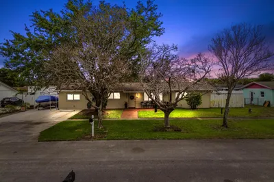 1560 Roy Drive 1