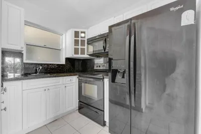 1225 W 30th St #21 1