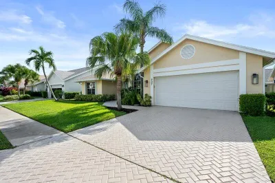 237 W Moccasin Trail W 1