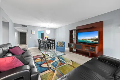7286 Huntington Lane #402 1