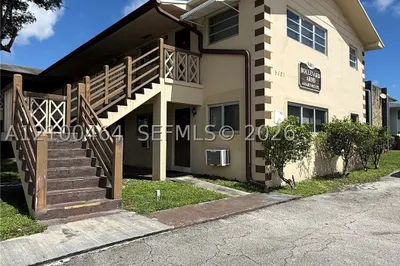 5401 Hollywood Blvd #15 1