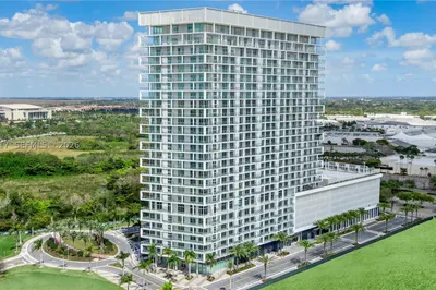 2000 Metropica Way #PH07 1