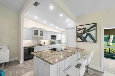 732 Lago Road 1