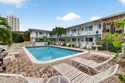 3232 Canal Drive 1
