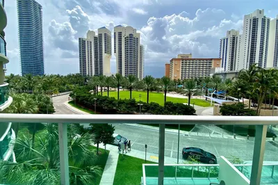 19370 Collins Ave #415 1
