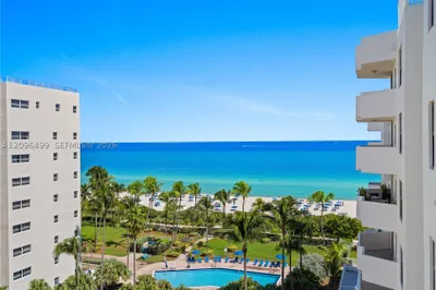 4301 Collins Ave #901 1