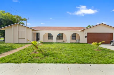 4851 NW 17th Street 1