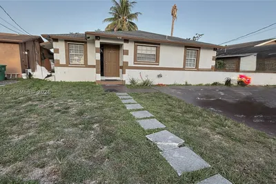 230 NW 7th Ave 1