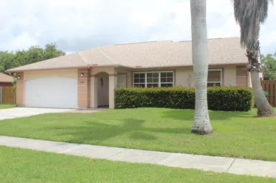 452 NE Camelot Drive 1