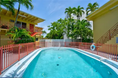 12195 W Dixie Hwy #6E 1