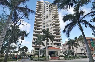 6422 Collins Ave #903 1