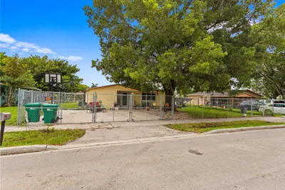 736 NW 8th 1