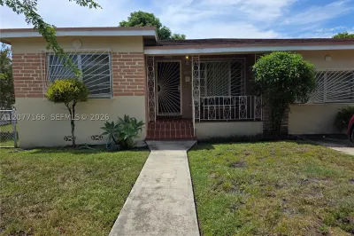 3070 NW 6th St 1