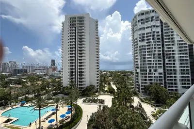 21205 Yacht Club Dr #1201 1