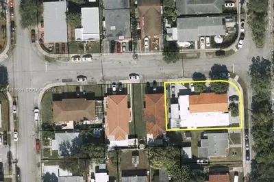 3300-3302 SW 10th St 1