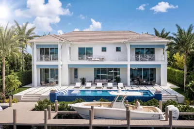 2423 Edgewater Drive 1