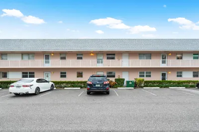 18081 SE Country Club Drive #Bldg 32 Unit 318 1