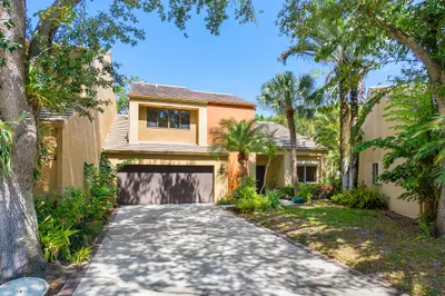 745 St Albans Drive 1